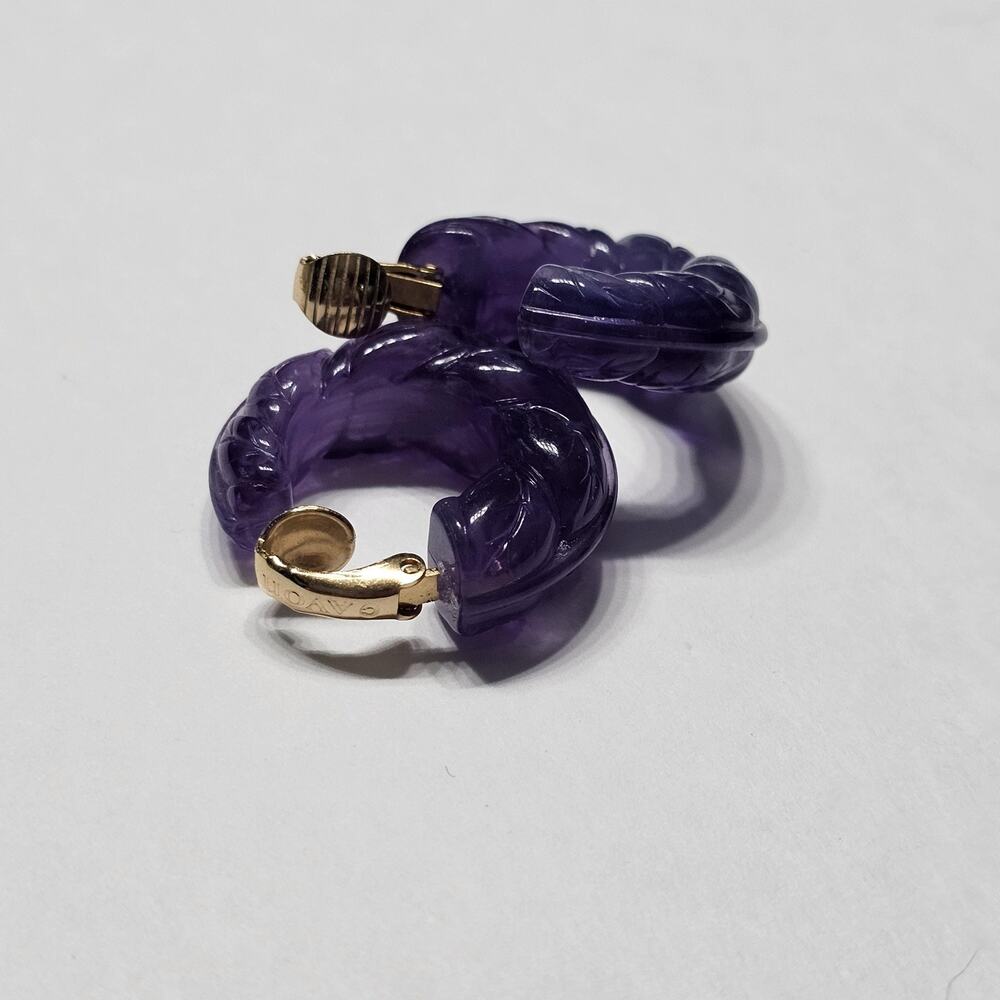 Vintage AVON Purple Carved Resin Hoops, Chunky Colorful Clip On Lucite Earrings - Picture 4 of 6